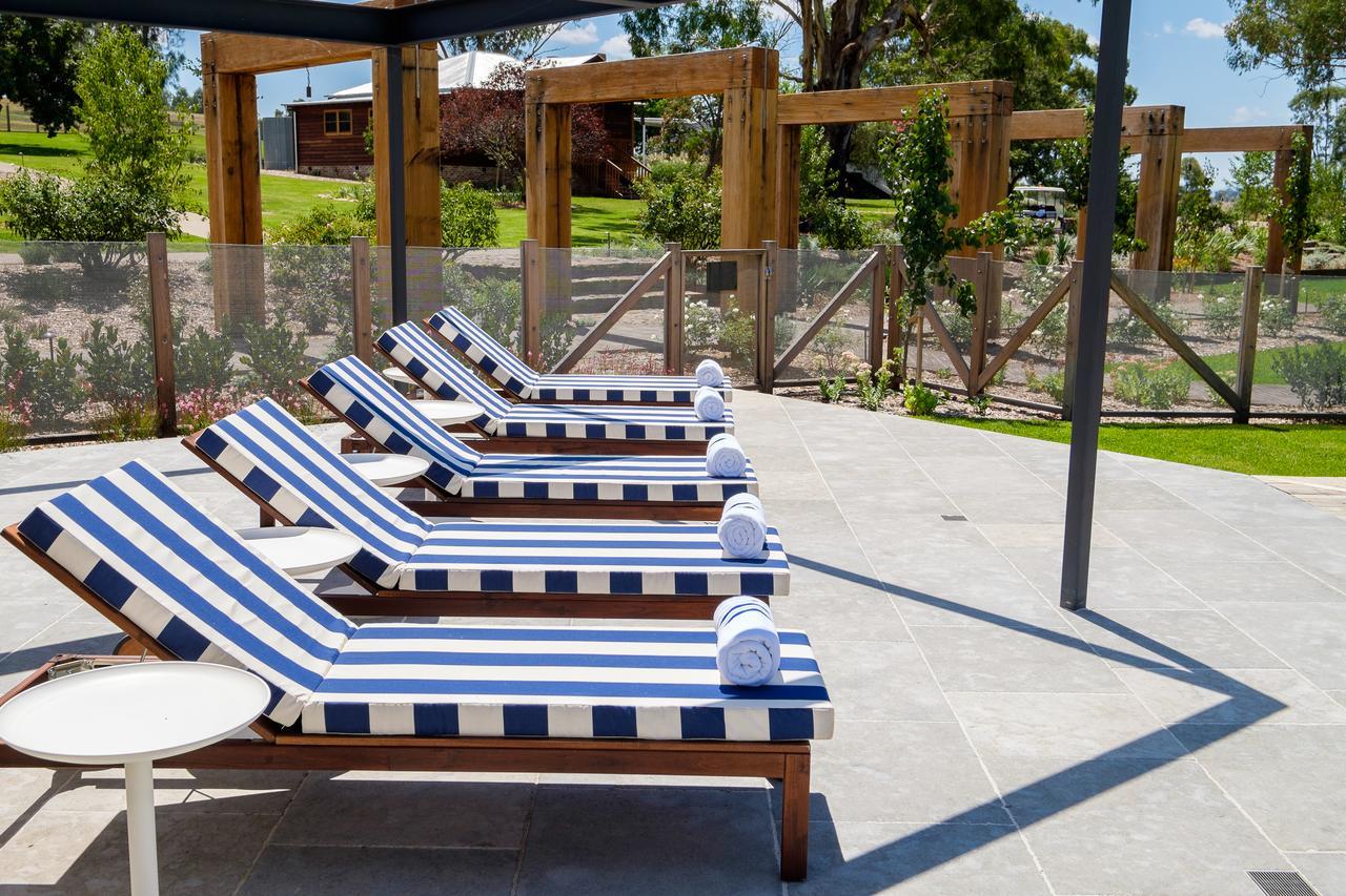 Goonoo Goonoo Station Hotel Tamworth Kültér fotó Pool at the Hotel