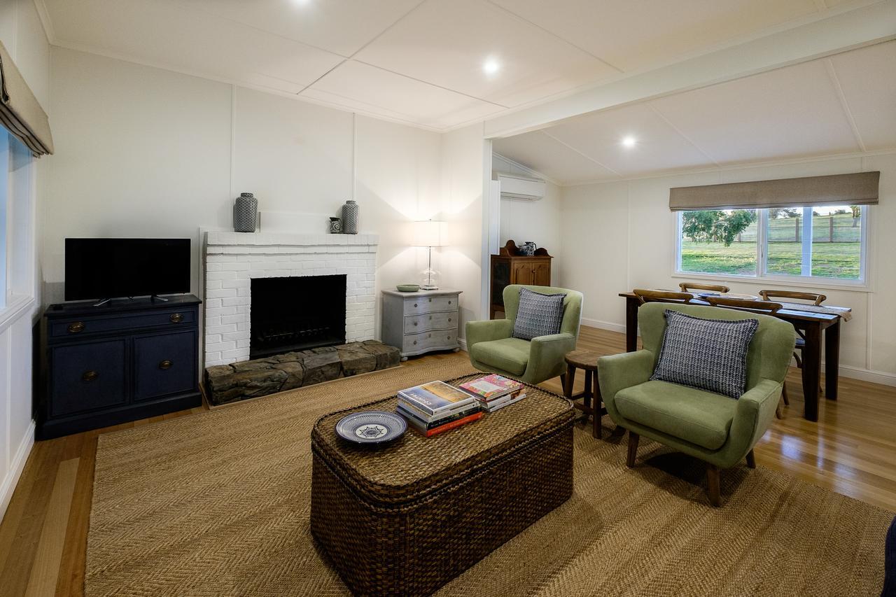 Goonoo Goonoo Station Hotel Tamworth Kültér fotó The living room