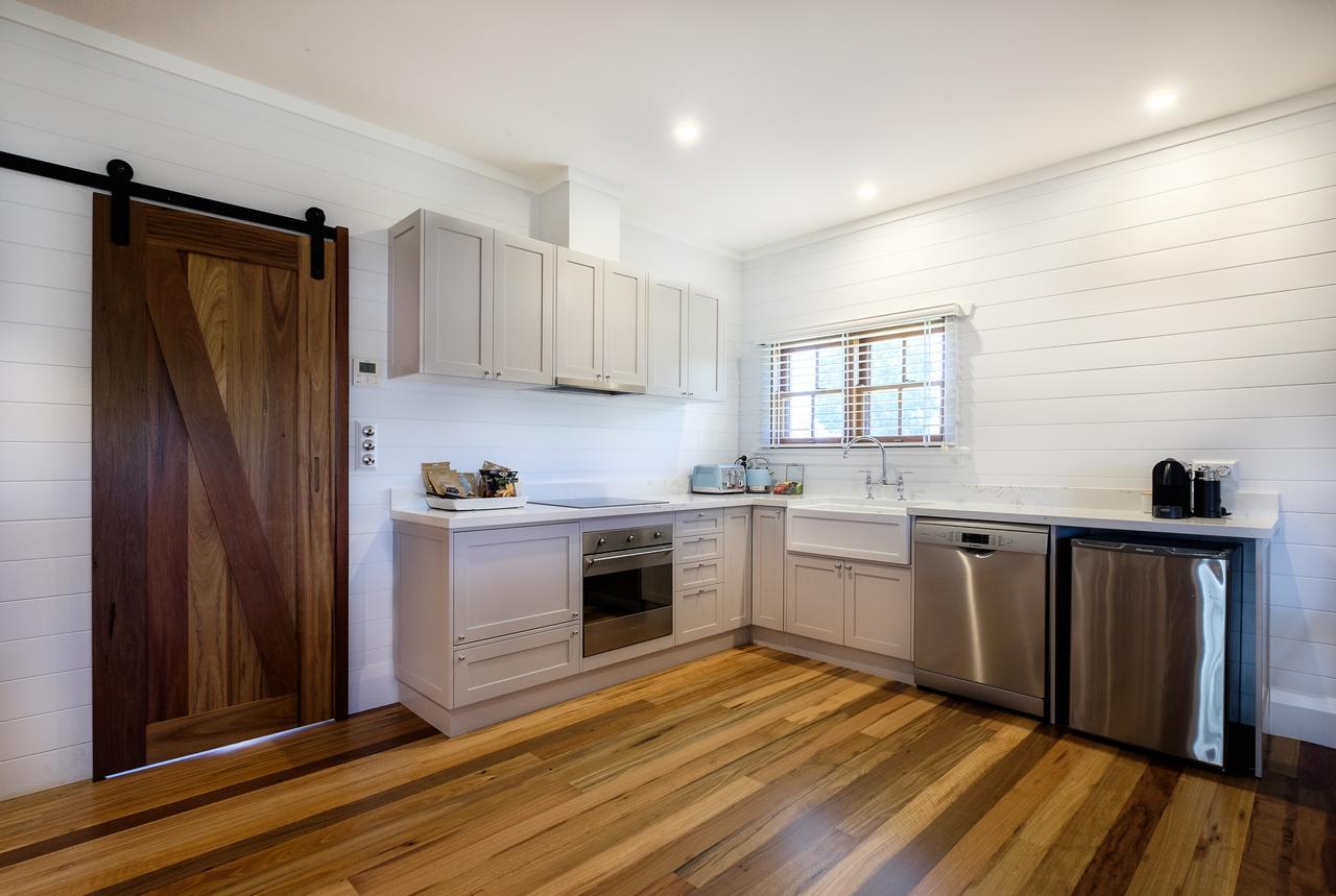 Goonoo Goonoo Station Hotel Tamworth Kültér fotó A modern Australian kitchen