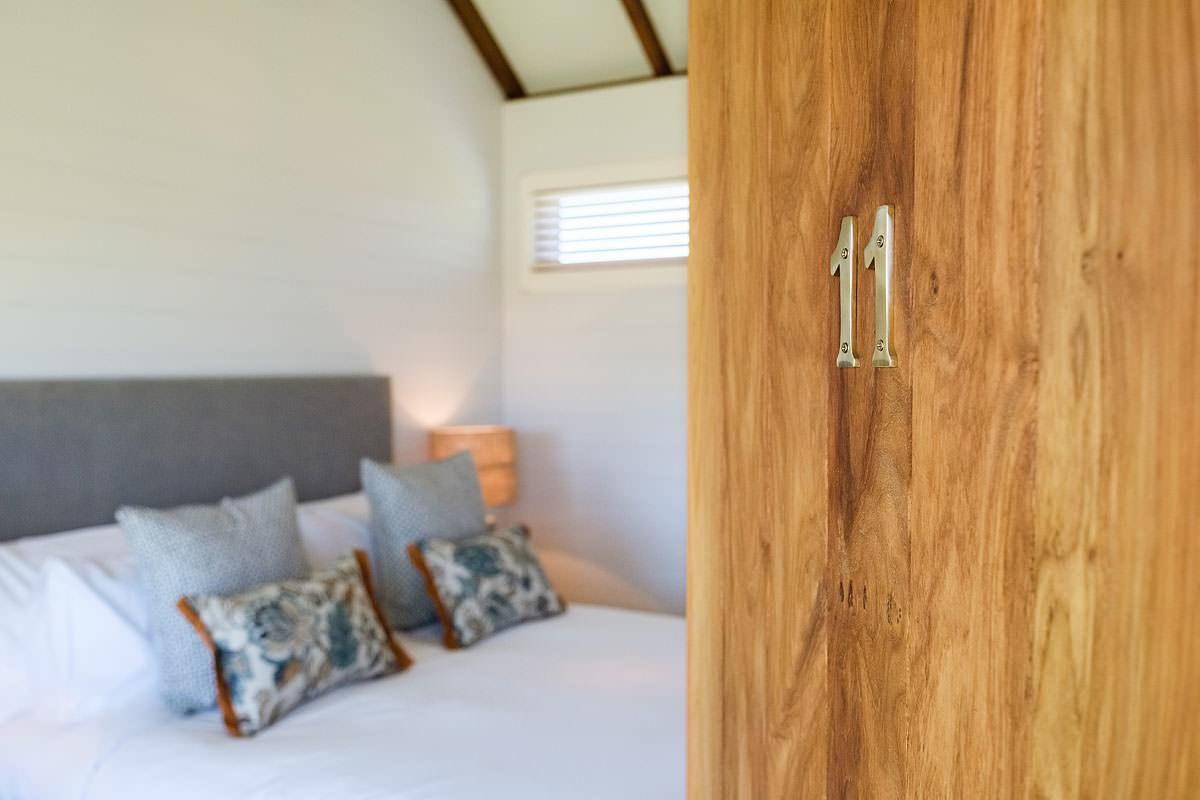 Goonoo Goonoo Station Hotel Tamworth Kültér fotó A bedroom at the lodge