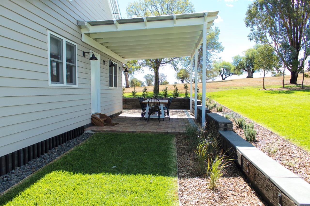 Goonoo Goonoo Station Hotel Tamworth Kültér fotó A residential patio with a retractable awning